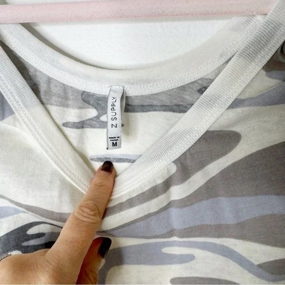 Z Supply The Camo Cold Shoulder Tee Medium - Picture 7 of 7